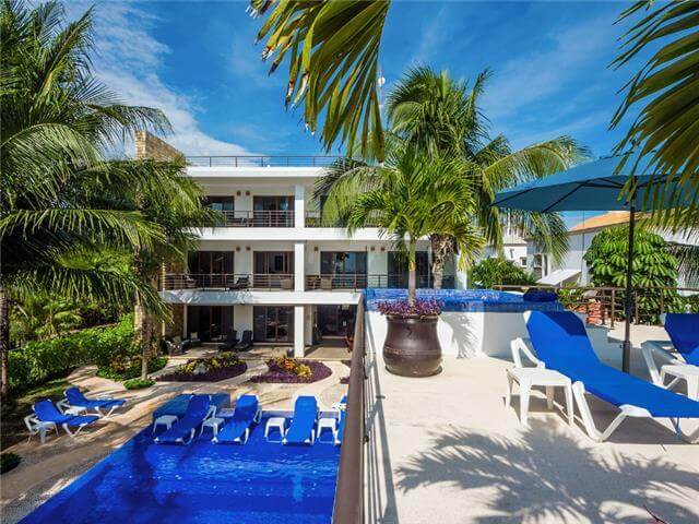 Enormous luxury villa on the beach for rent in Akumal