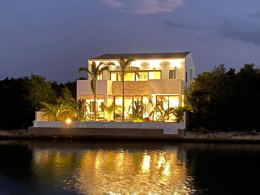Luxury 5-bedrooms villa CASA MARINA for sale in Puerto Aventuras