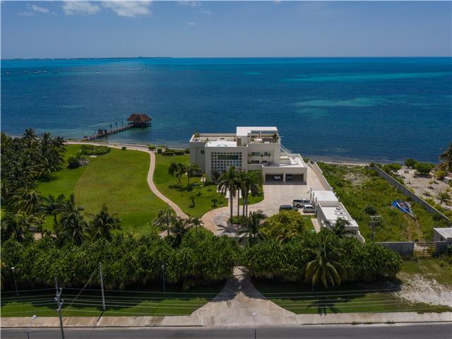 Detached luxury villa on the beach for rent in Cancun